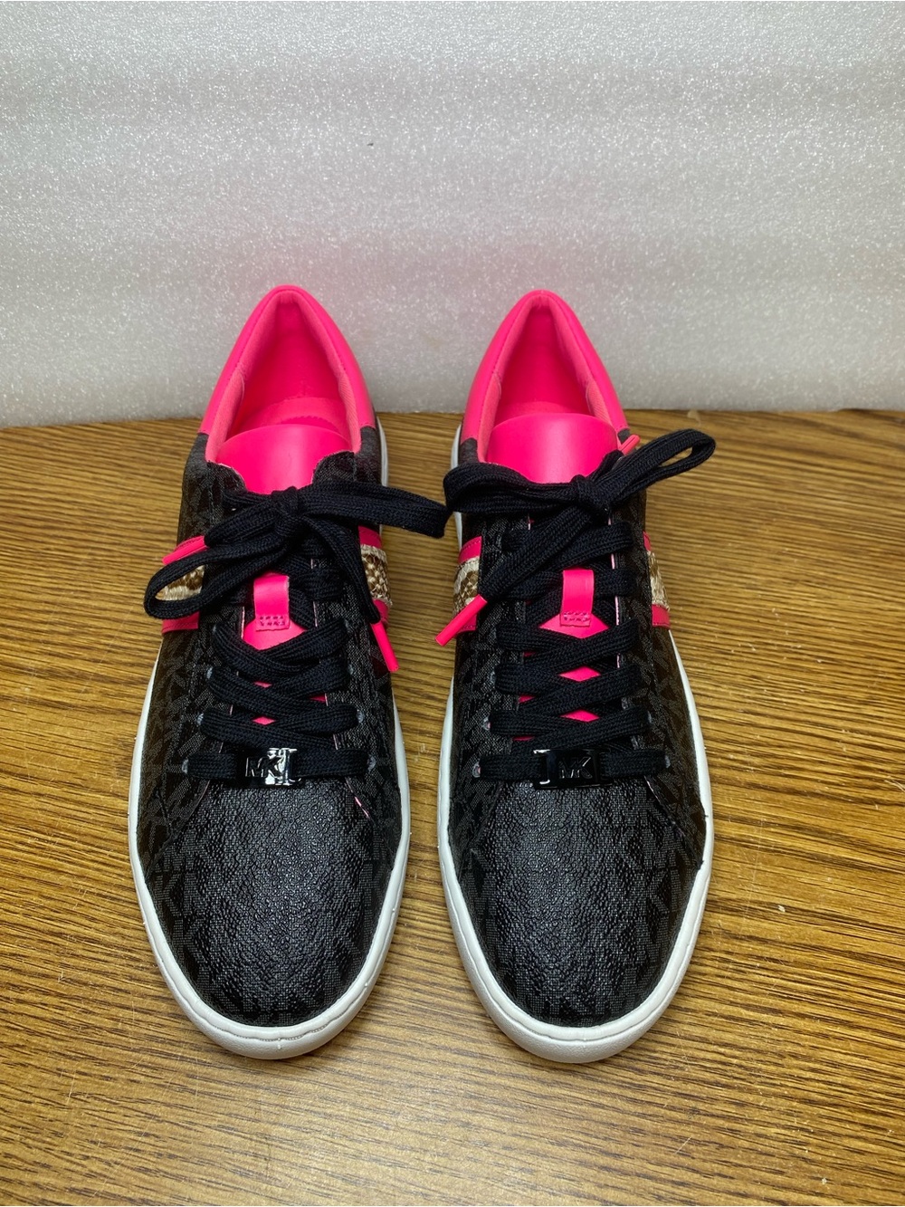 MICHAEL Kors KEATON Mini MK Logo Side-Striped Sneakers Shoes Womens Size 9.5 New